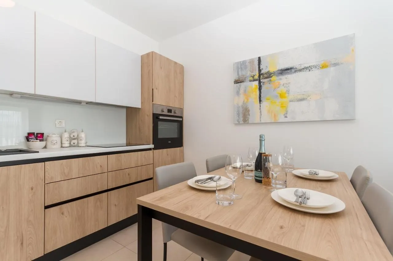 Supreme Apartment Miramare Umag 0*,